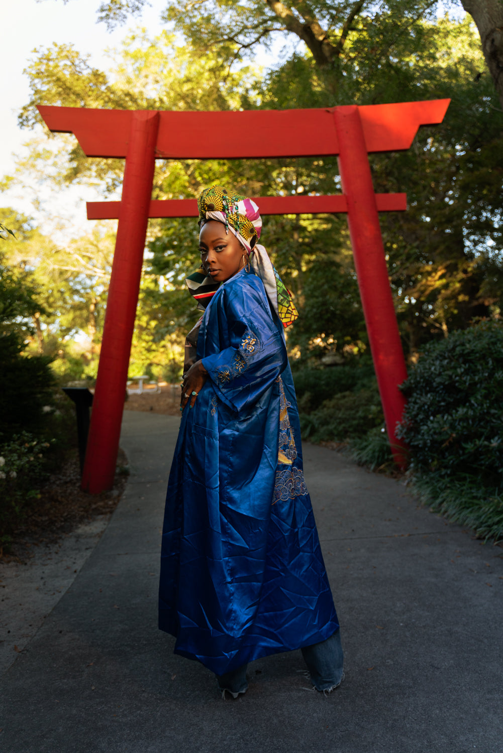 Vintage embroidered satin kimono with lining